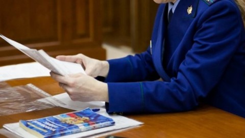 Прокуратура Комсомольского района проводит проверку по информации о получении травмы местной жительницей в результате падения наледи